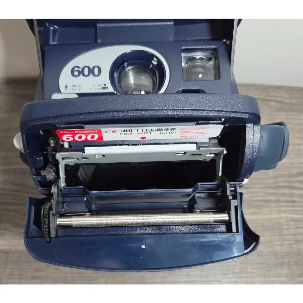 Polaroid Vintage Blue 600 Round Instant Film Camera With Manual & Carrying Bag